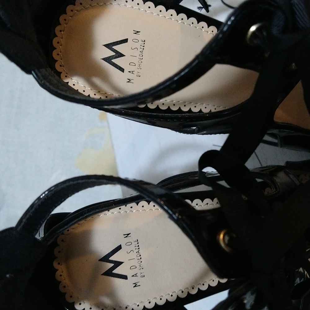 Madison by Shoe dazzle size 10 black heels
